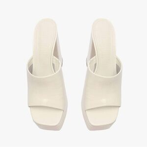 SCHUTZ DARAH White Croc-Pattern Mules with a stain on the heel